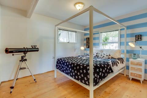 3 bedrooms, iron/ironing board, internet, bed sheets