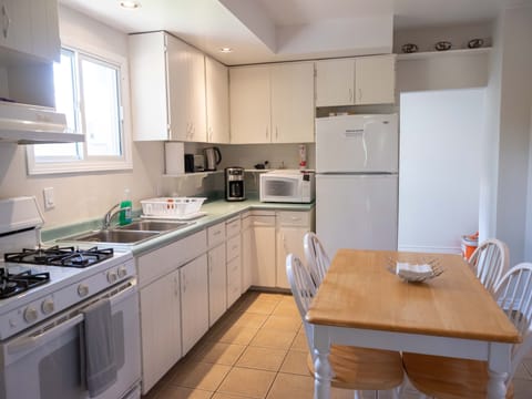 Kitchen with dinette