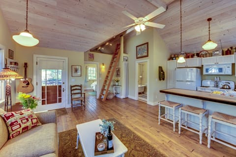 TV, fireplace, books, stereo