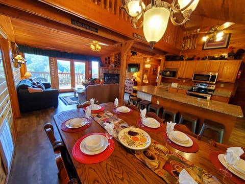 Spacious kitchen, living /dining room, vaulted ceilings