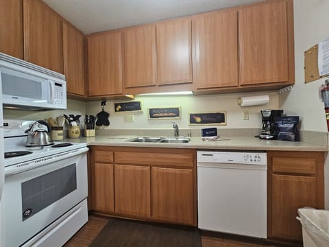 Main Level - Kitchen