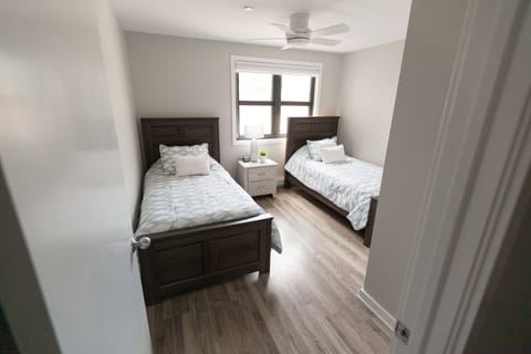 Main floor bedroom with 2 twin beds