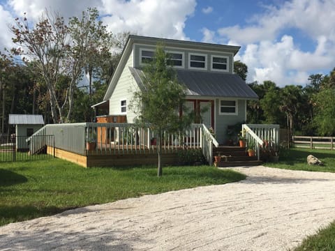 Riverfront Guest Cottage: Florida Shack in the Back