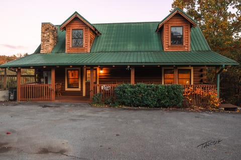 Eagle Point Retreat with 4 levels down the mountain.