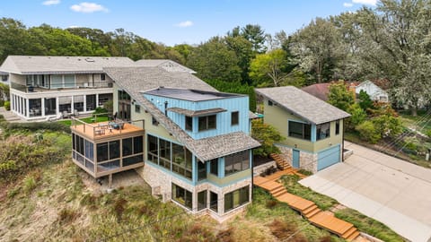 Main house and guest apartment to the right