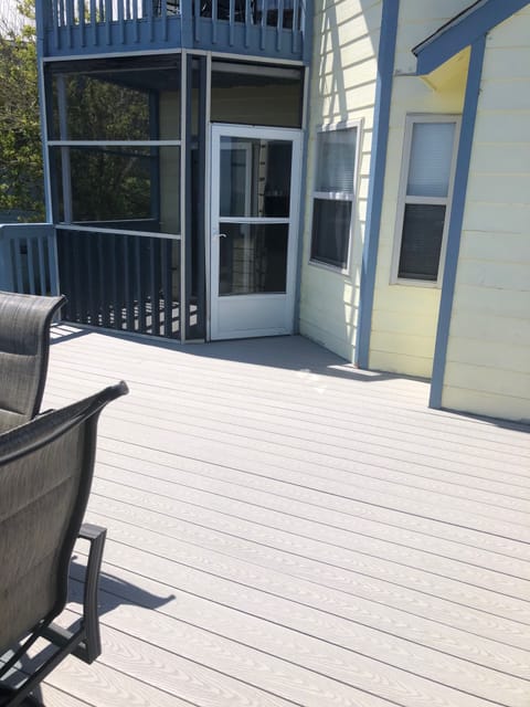 Screened in porch & all new Trex decking all around!