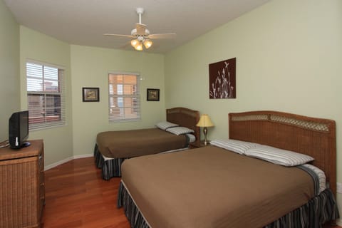 Comfortable Full Beds. Guest bedroom 1