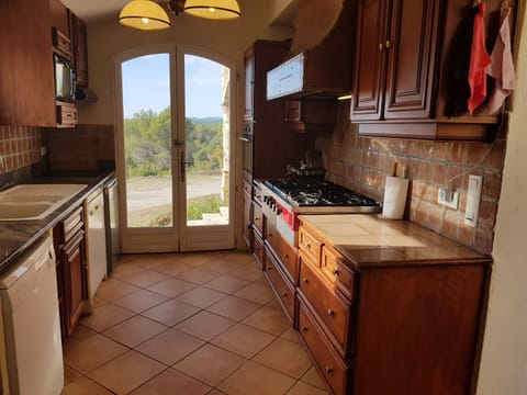 traditional gourmet kitchen, 2fridges, 3 ovens, 2 dishwashers,  micro wave