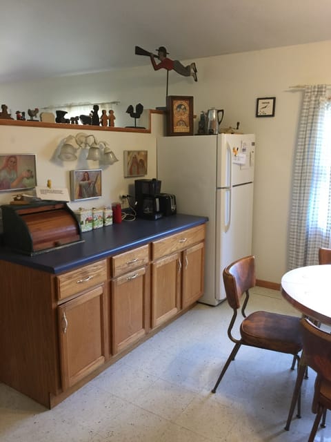 Kitchen, lots of cabinets