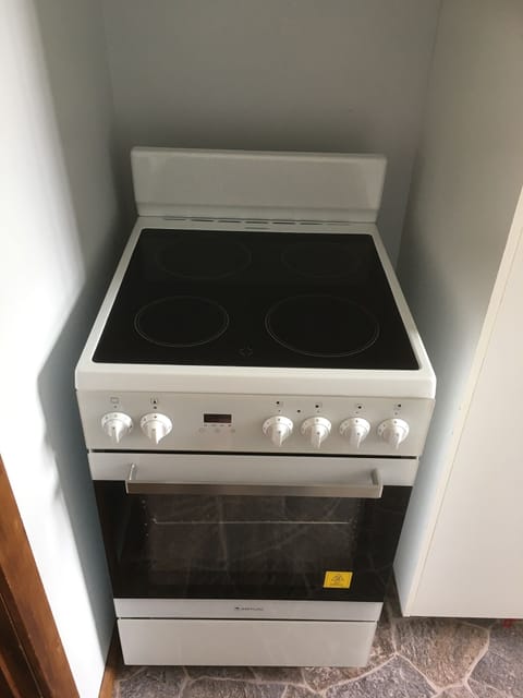 Fridge, microwave, oven, coffee/tea maker