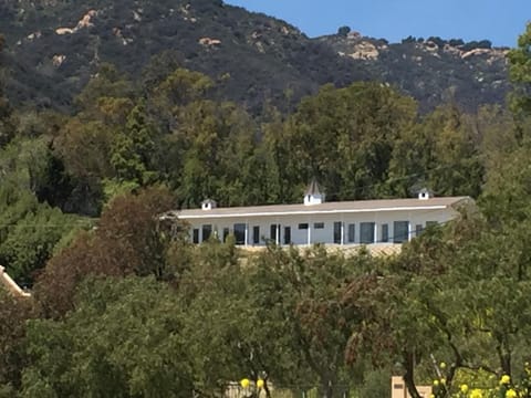 Trancas Vineyards Fabulous Ocean & Mountain Views Modern Farmhouse
