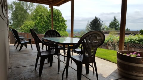 Second seating and dining area, views toward Central OR, including Mt. Jefferson