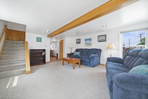 Beach Cottage close to Silver Sands State Park House in Milford