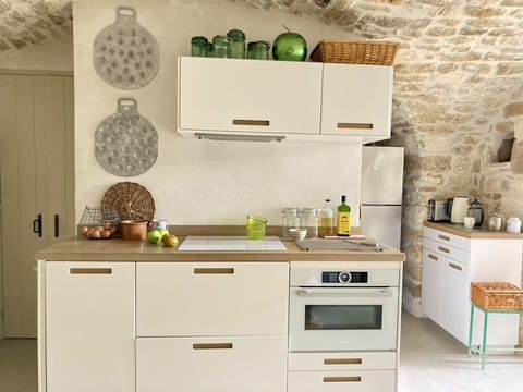 Modern. full-equipped kitchen. BOSCH appliances, induction hob, sharp knives...