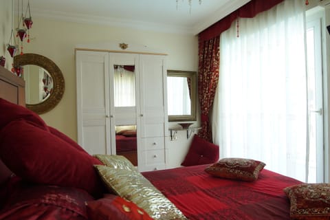 Ottoman suite