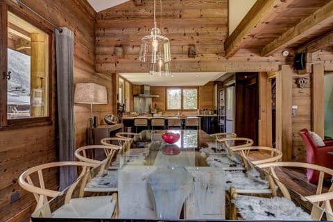 Dining table seats 12 people