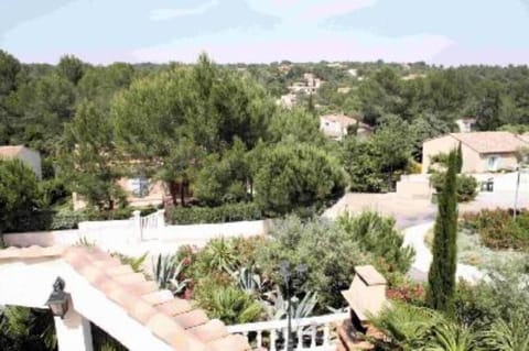 Luxury house with garden and swimming pool quiet place next to golf course and  near to everything House in Nimes