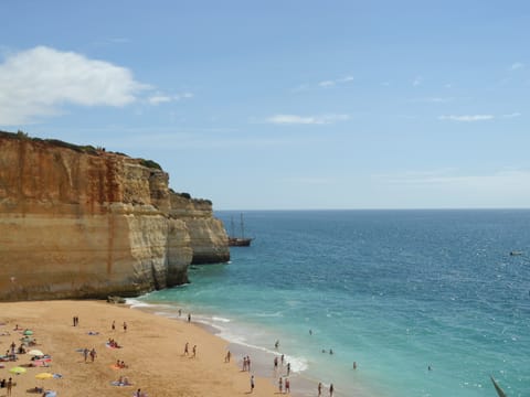 Beach nearby, sun loungers, beach towels