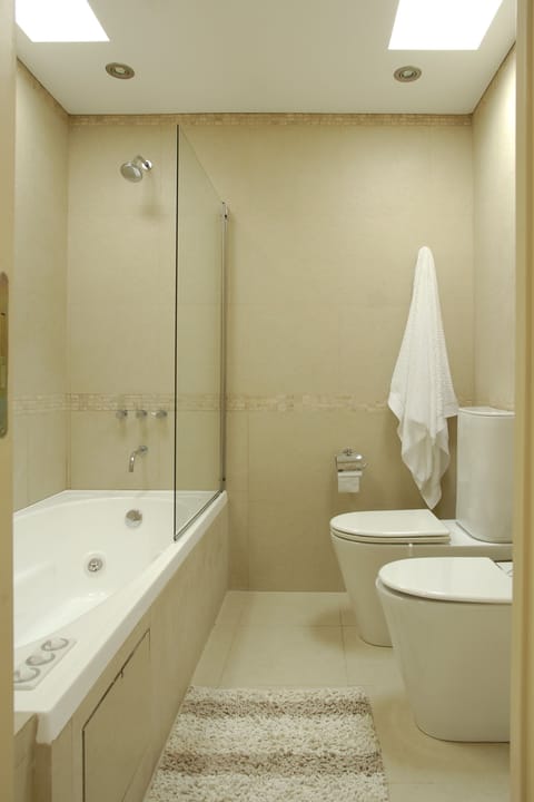 Combined shower/tub, hair dryer, towels, soap