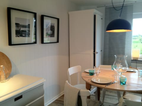 Cozy dining and family room