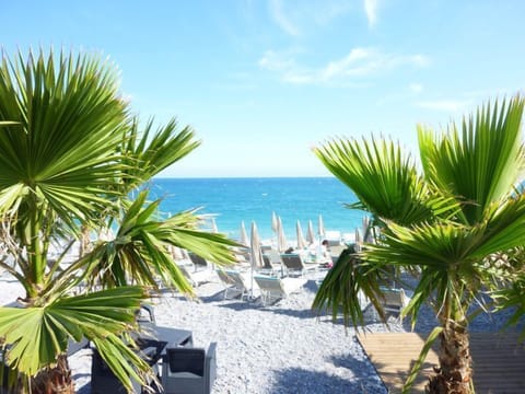 Beach nearby, beach towels