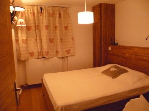 4 bedrooms, in-room safe, iron/ironing board, free WiFi