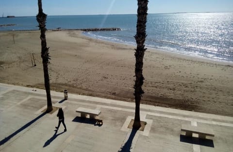 Beach nearby, sun loungers