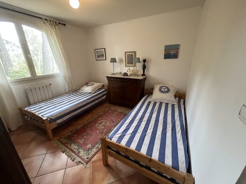 2 bedrooms, desk, iron/ironing board, free WiFi