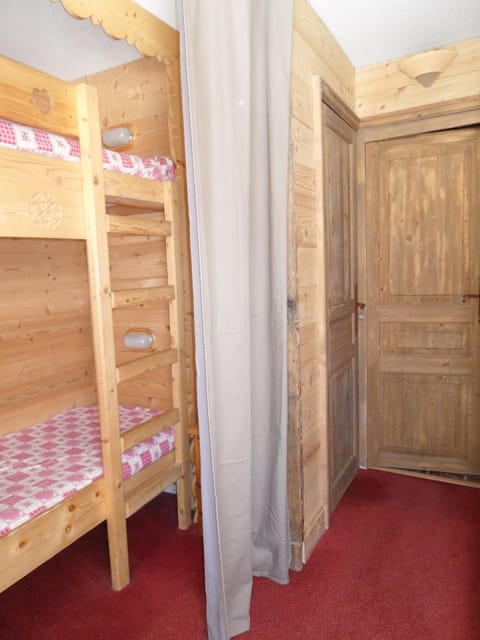 2 bedrooms, iron/ironing board, travel crib, free WiFi