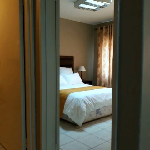 Gehobene und urbane warme geschmackvolle 1-Bett-Wohnung. Eigentumswohnung in Harare