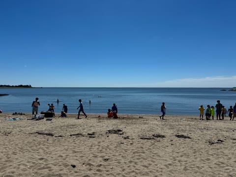 Beach nearby, sun loungers, beach towels