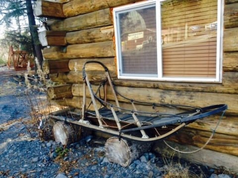 "Jack London's Cabin", Genuine Alaskan Log Cabin built by owners! Self check in. Cabin in Seward