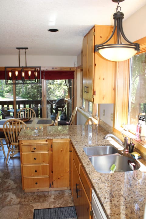 Efficient Kitchen with all the amenities.