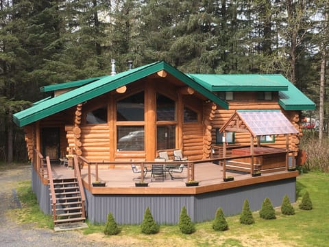 Welcome to Bear Paw Lodge in Seward, Alaska!