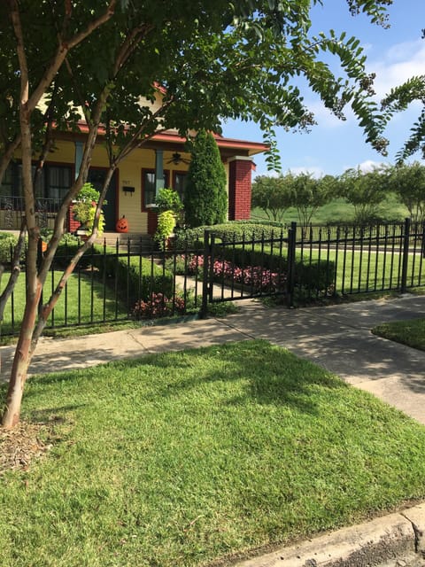 We just added  a new fence this is the most recent picture taken Oct '18