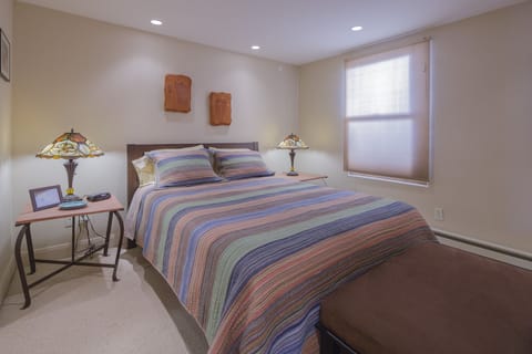 1 bedroom, hypo-allergenic bedding, memory foam beds, desk