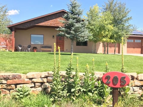 Great Yard & Porch Face Sangres