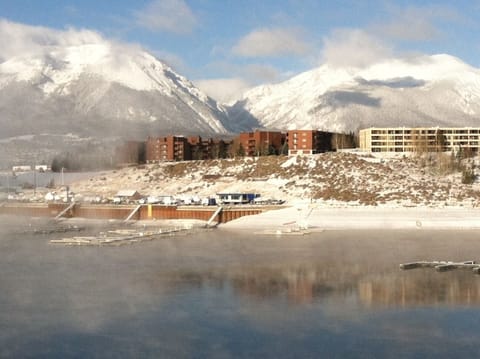 Lakefront Mountain Condo Apartment in Dillon