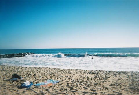 Beach nearby, sun loungers, beach towels