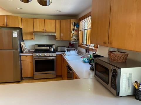 New appliances in well-equipped kitchen
with lake view
