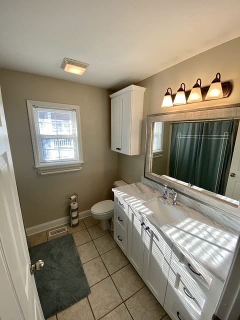 Guest Bathroom with tub shower