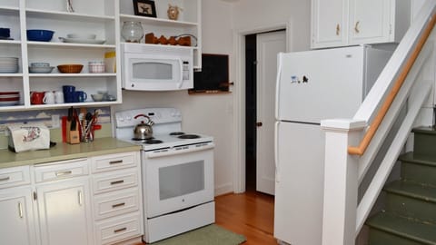 Fridge, oven, dishwasher, coffee/tea maker