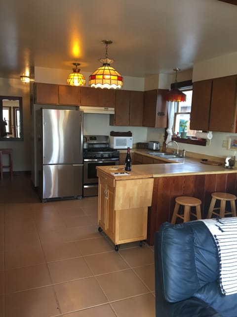 Open concept kitchen/living room, stainless steel appliances with propane stove!