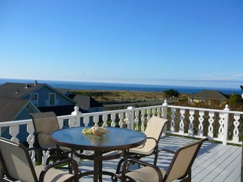 Stunning & epic Mendocino Bay & ocean views from expansive 2nd floor deck!