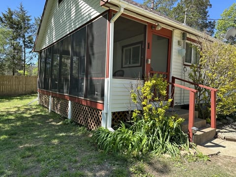 Cabin 1 front of cabin that faces Norfork Lake/Ozark Mountains, sunrise!