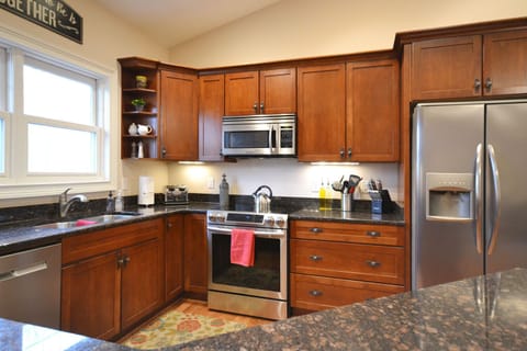 "Never seen a more organized kitchen!" — Ashley 5/5 ★★★★★