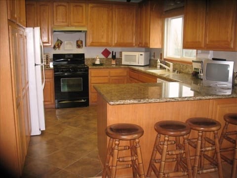 Fully Equipped Large Modern Kitchen With Granite Counter Tops
