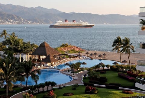 Outdoor pool, an infinity pool