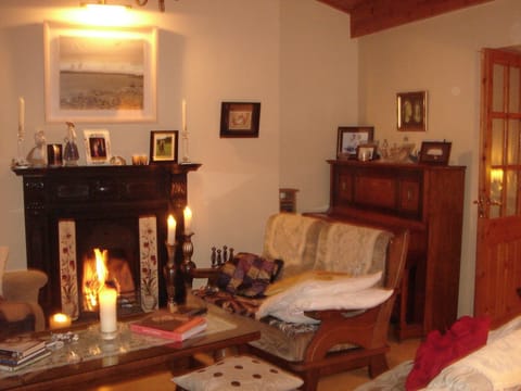 Lounge/Drawing Room with Piano