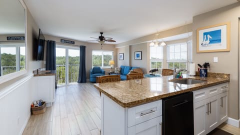 Private kitchen | Fridge, microwave, oven, stovetop